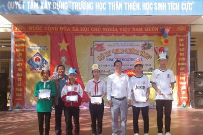 Cuộc thi rung chuông vàng tiếng Anh “RING THE GOLDEN BELL” diễn ra sôi nổi tại Trường THCS Phạm Hồng Thái