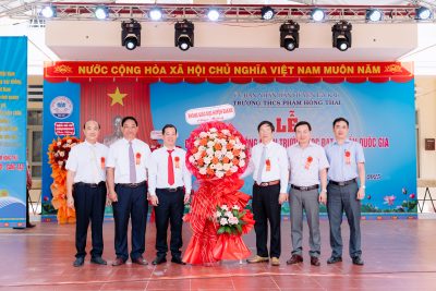 Lễ đón Bằng công nhận trường học đạt chuẩn Quốc gia mức độ 1 và tổng kết năm học 2024-2025